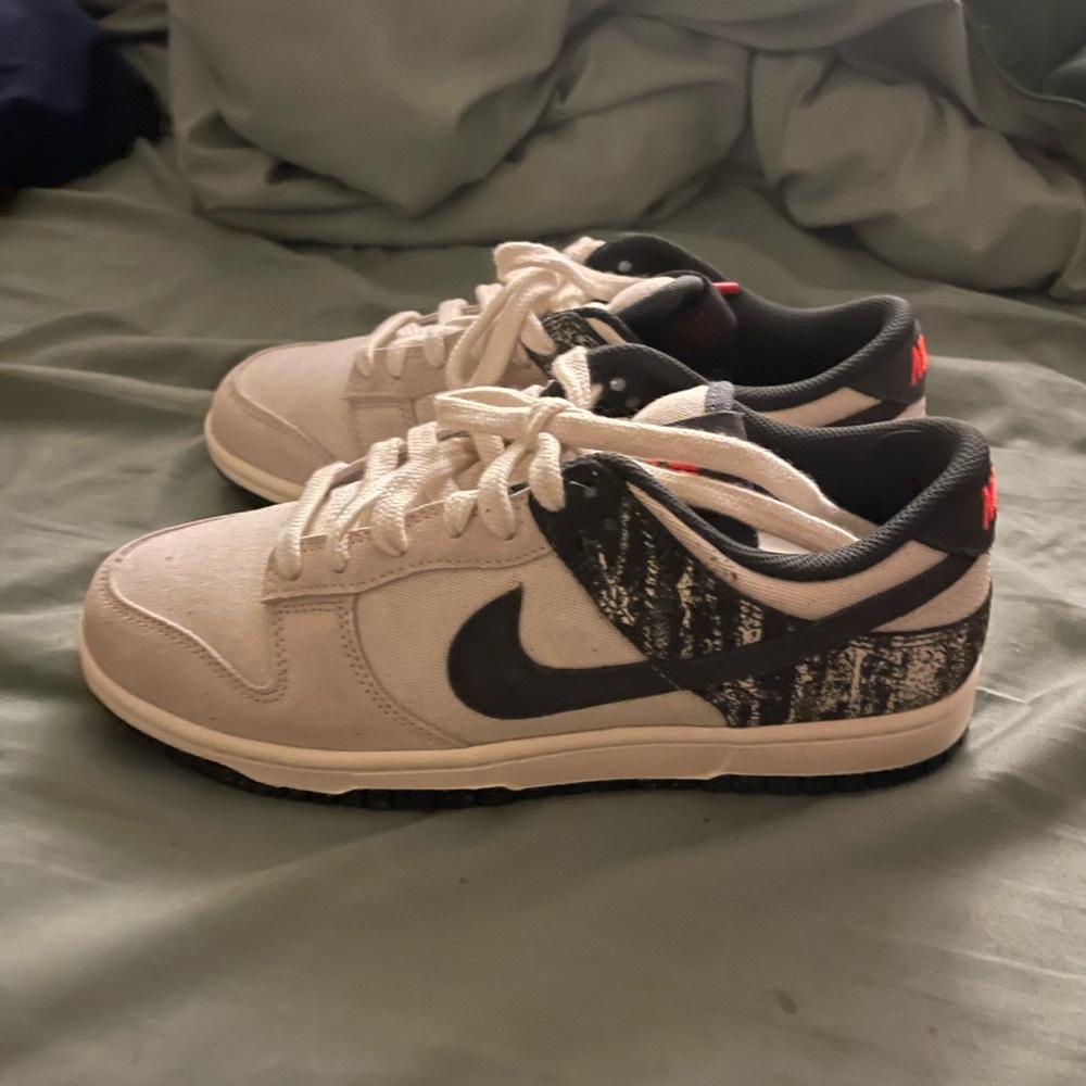 Nike Low Dunk Retro Sneakers